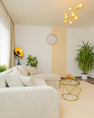 Luxx Home MM, Airport- für 7 Personen-Parken-Küche