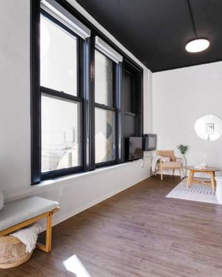 Cozy Downtown Loft Walk to Riverfront Park 209