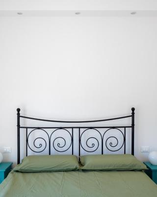 Camera Matrimoniale con bagno privato-struttura condivisa con Host-CASA ENEA