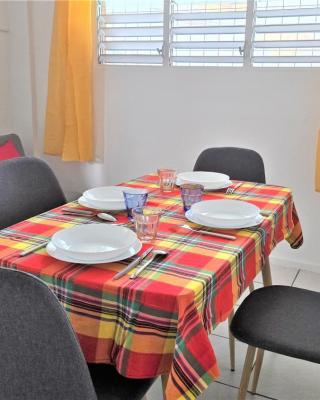 Suite familiale 4 personnes chez l'habitant - Sports & aéroport à proximité