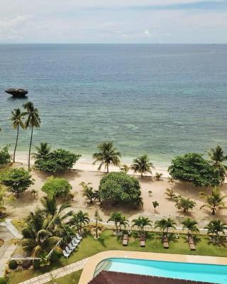Gold View Beachfront Resort