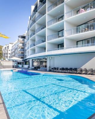 The Landmark unit 405 Resort style, spectacular water views, lift, linen, pool, games room, port-a-cot and highchair.