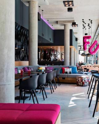 MOXY Vienna Airport