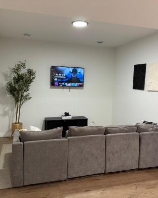 Cozy Apartment in South West Calgary