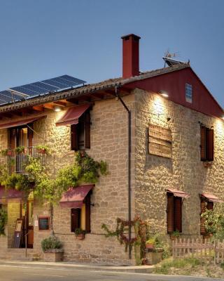 Hostal Rural Txapi Txuri Logis Hotels