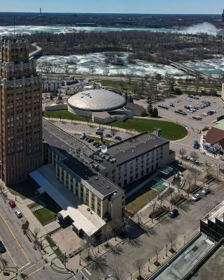 Quality Hotel & Suites At The Falls