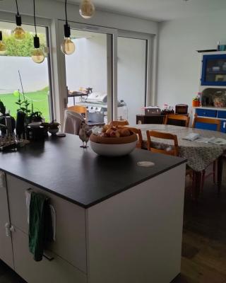 Chez Elsa et Agou - chambre avec bureau chez l'habitant