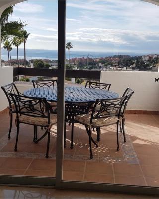 Modern Duquesa 2 Bed Outstanding view of sea golf