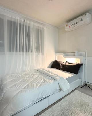 Cozy Home in Central Seoul