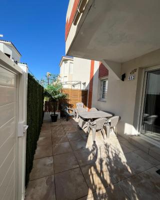3 étoiles ! Charmant T2 proche mer clim & piscine !