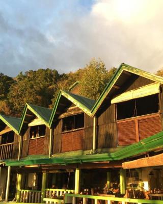 Liberty's Lodge and Diving - Apo Island