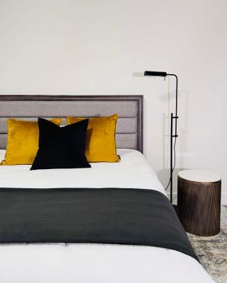 Deluxe King Bedroom Private Bath in Vancouver West