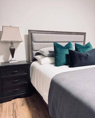Deluxe Master Queen Bedroom with Bathroom in Vancouver West
