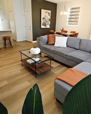 Downtown 3 Queen Beds, AC, Double Garage, Disney