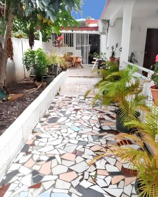 Maison confortable au Moule avec jardin clôturé