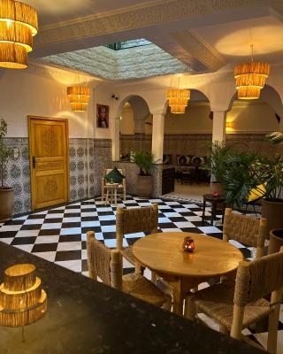 Riad dar lakbira