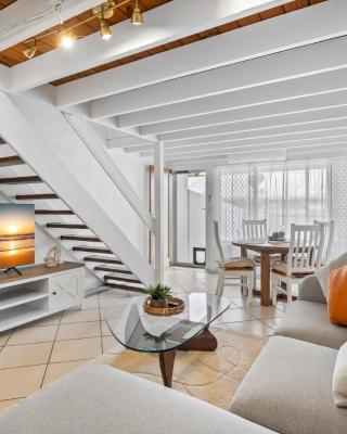 Chic 2-Bed Cabin-Style Home by Mooloolaba Beach