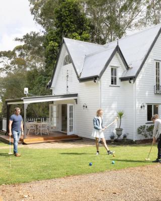 Exclusive Luxury Designer Cottage Estate for 10 - Peaceful Retreat Just 8 Minutes from Maleny