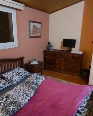 House Pallini Airport Metro station 200 meter to bus and train 20 min to Airport