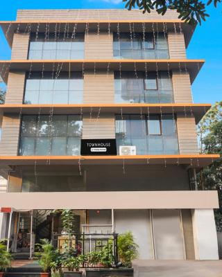 Super Townhouse Hadapsar formerly Savali Inn