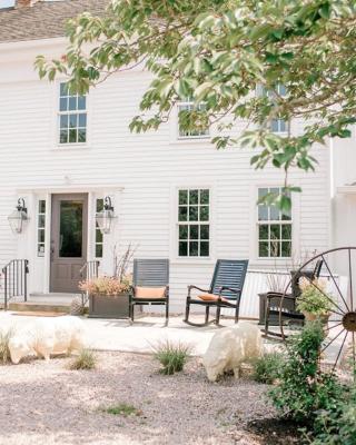 Shelter Harbor Inn