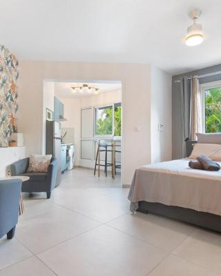 Le Studio à deux pas de la mer , confort moderne au cœur de Saint-Gilles les Bains