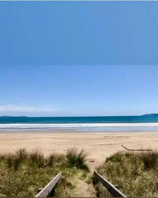 Epic Beachfront Bure - Taipa