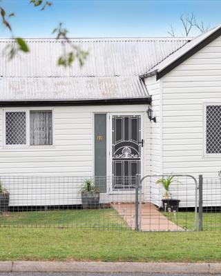 Quaint 2 bedroom fully furnished Cottage