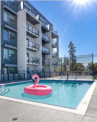 Top Floor Lakeshore Views Near Skiing