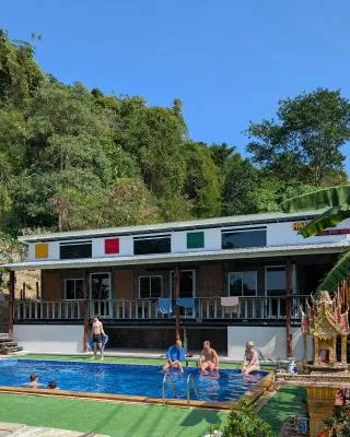 Hangover Chill & Hill Hostel