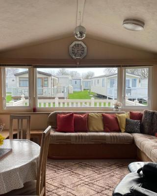 Cosy 3 Bedroom Caravan, South Cerney