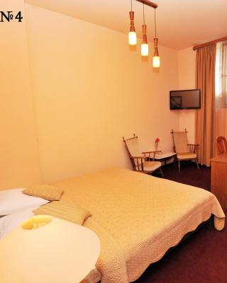 Hotel Diplomat