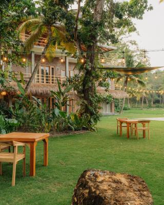 Blue Waves Surf House - Jungle Villa