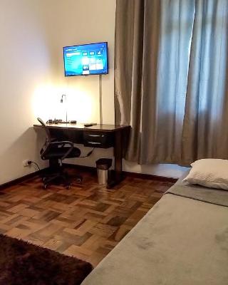 Quarto da Fê, central, perto de tudo o que você precisa!