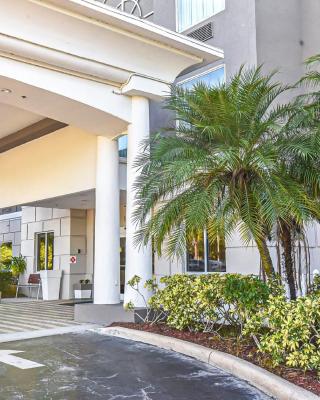 Holiday Inn Express & Suites Cocoa by IHG