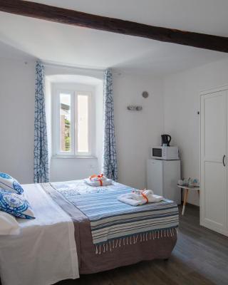 Atena room