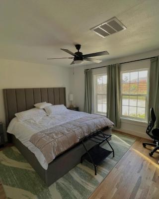 Long Term, Blackout Curtain, 2 Monitor, King Bed Room in 2 BR Home