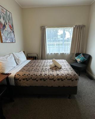 Airport Westney Lodge