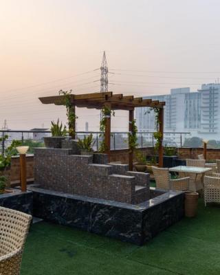 Hotel Platinum Palace Near Medanta Hospital Sector38