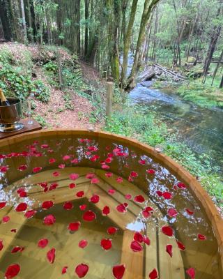 Wild Glamping Portugal - relax by Serra de Arga waterfalls in Viana do Castelo with hot tub
