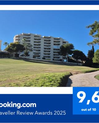 Habitación deluxe con baño privado en Atalaya Apartagolf, Estepona