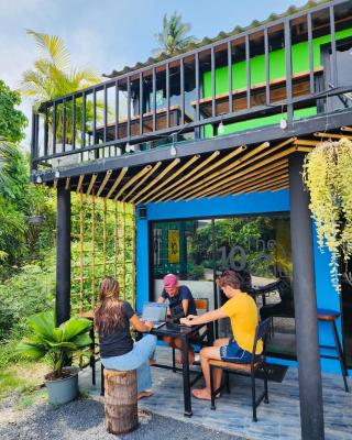 The 10 club hostel