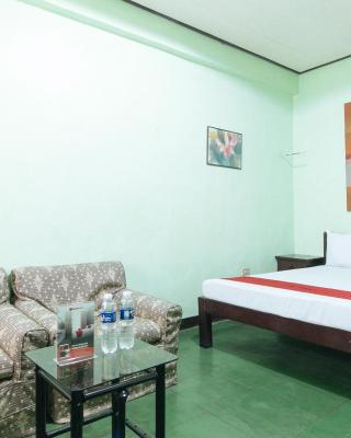 RedDoorz @ Western Highway Lodge Hotel