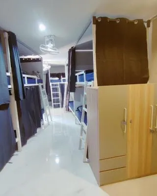 Babyshark Hostel - Loh Dalum Bay