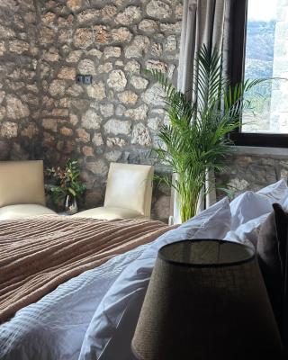 Wood & Stone Guesthouse