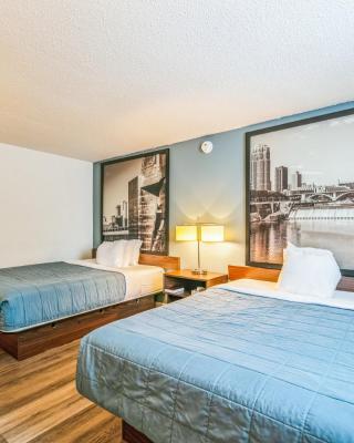 Hotel 8