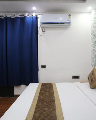 Hotel Twamev Couple Friendly Laxmi Nagar
