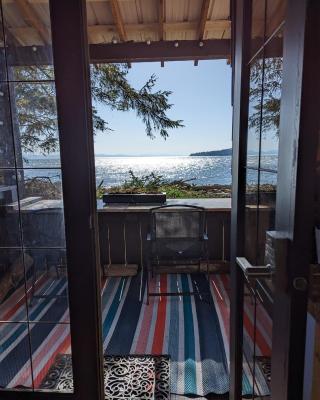 Cozy Beachfront Cabin at Woodside Farm