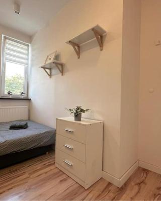 Walezy Room - Peaceful Retreat, 10 Minutes to Gdańsk Old Town & Seaside