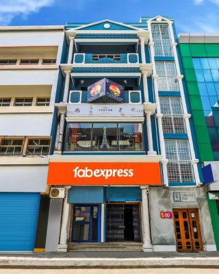 FabExpress Santhi Inn - 500 meters from Promenade Beach
